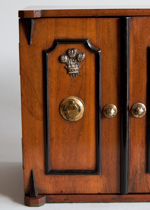 humidor door